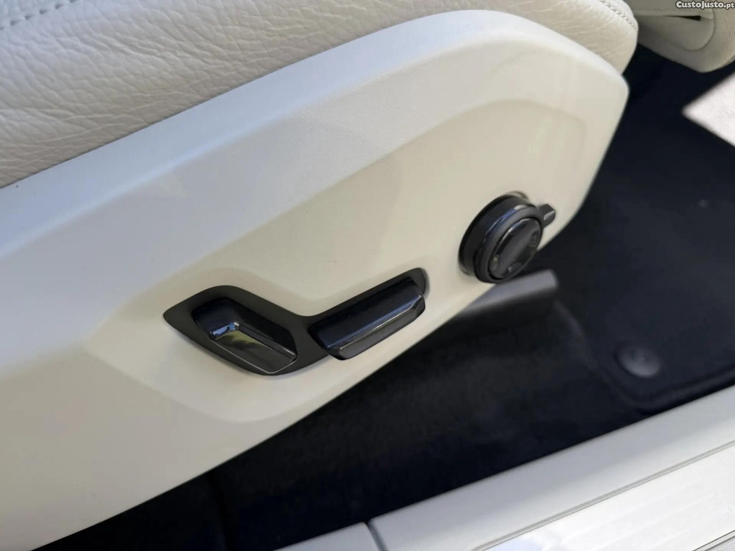 Volvo XC 60 2.0 B4 Plus Bright — fotografia 11