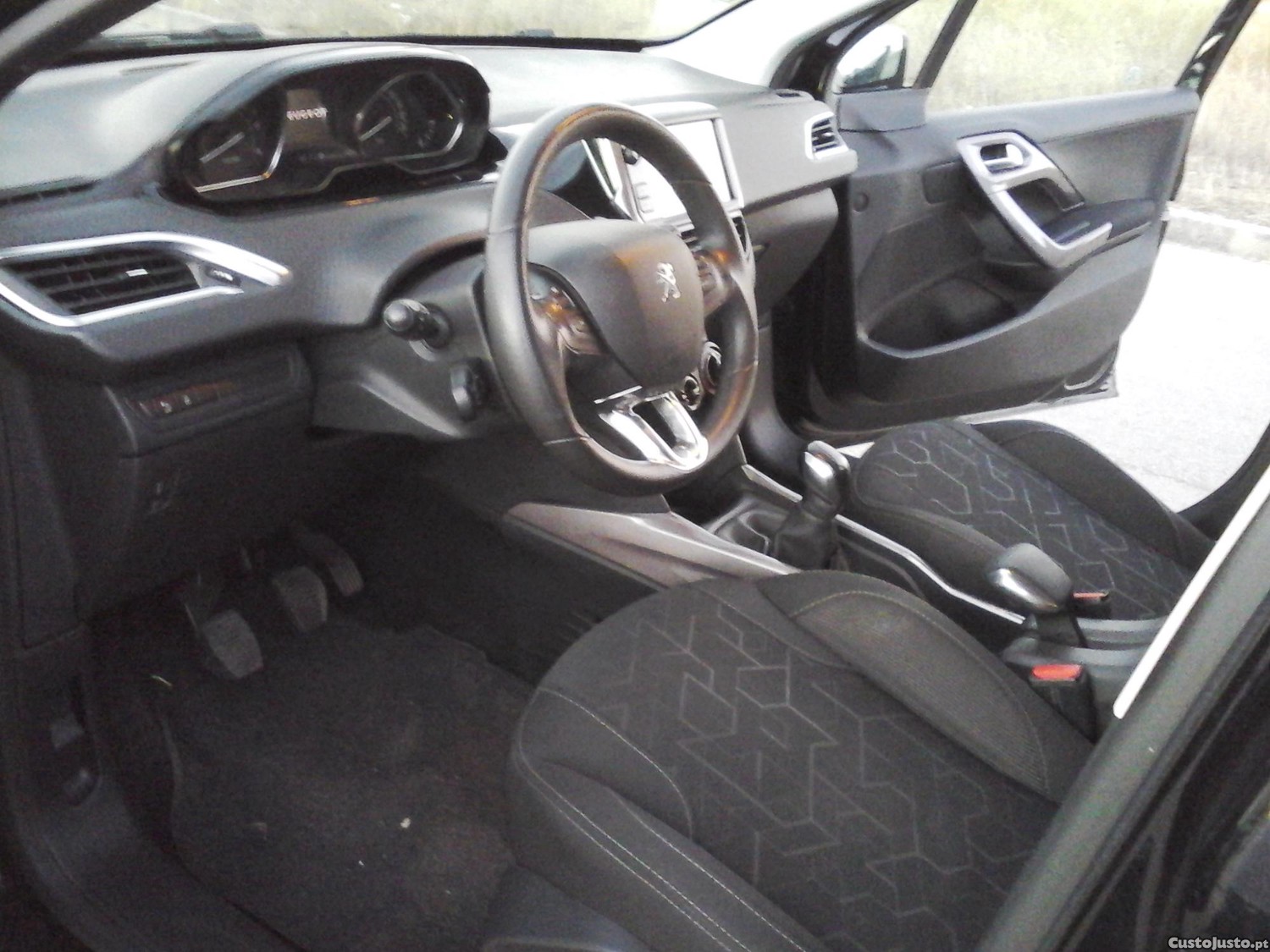 Peugeot 2008 1.6 HDi Style em excelente estado 12/2015 — fotografia 8