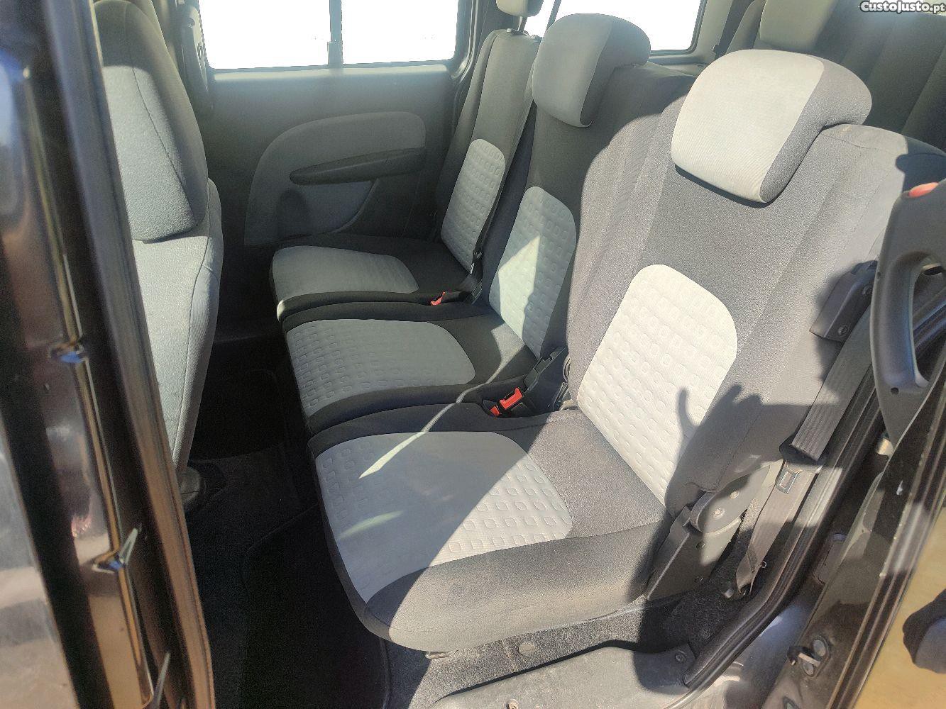Fiat Doblo 1.3 MultiJet 7Lugares — fotografia 6