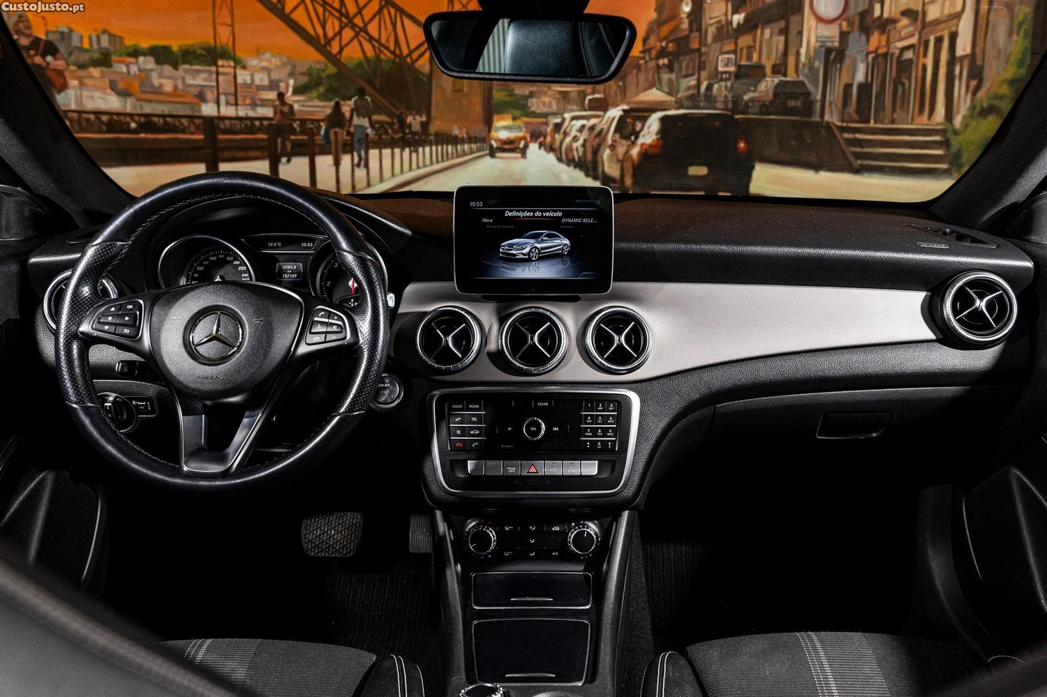 Mercedes-Benz CLA 200 d Urban Aut. — fotografia 15