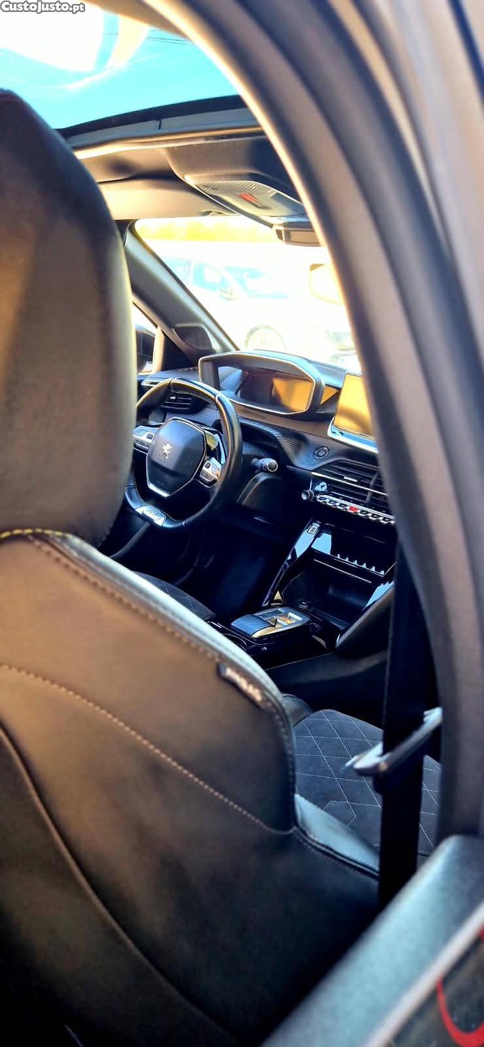 Peugeot e-208 GT Pack — fotografia 2