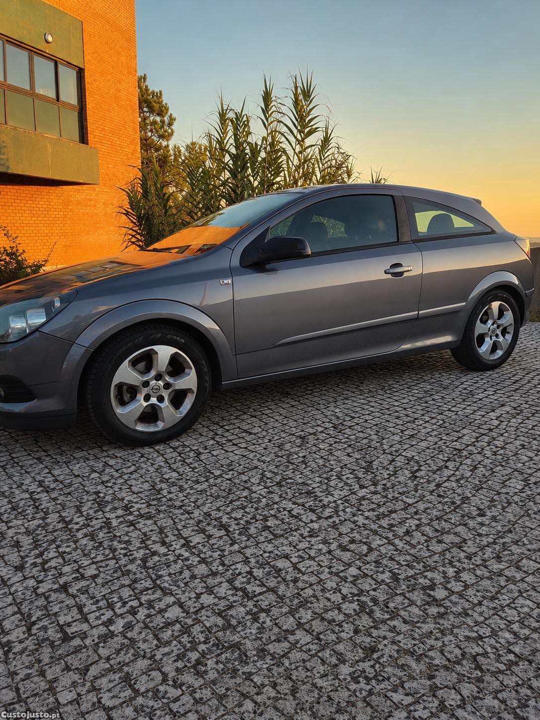 Opel Astra ( Gtc) — fotografia 4