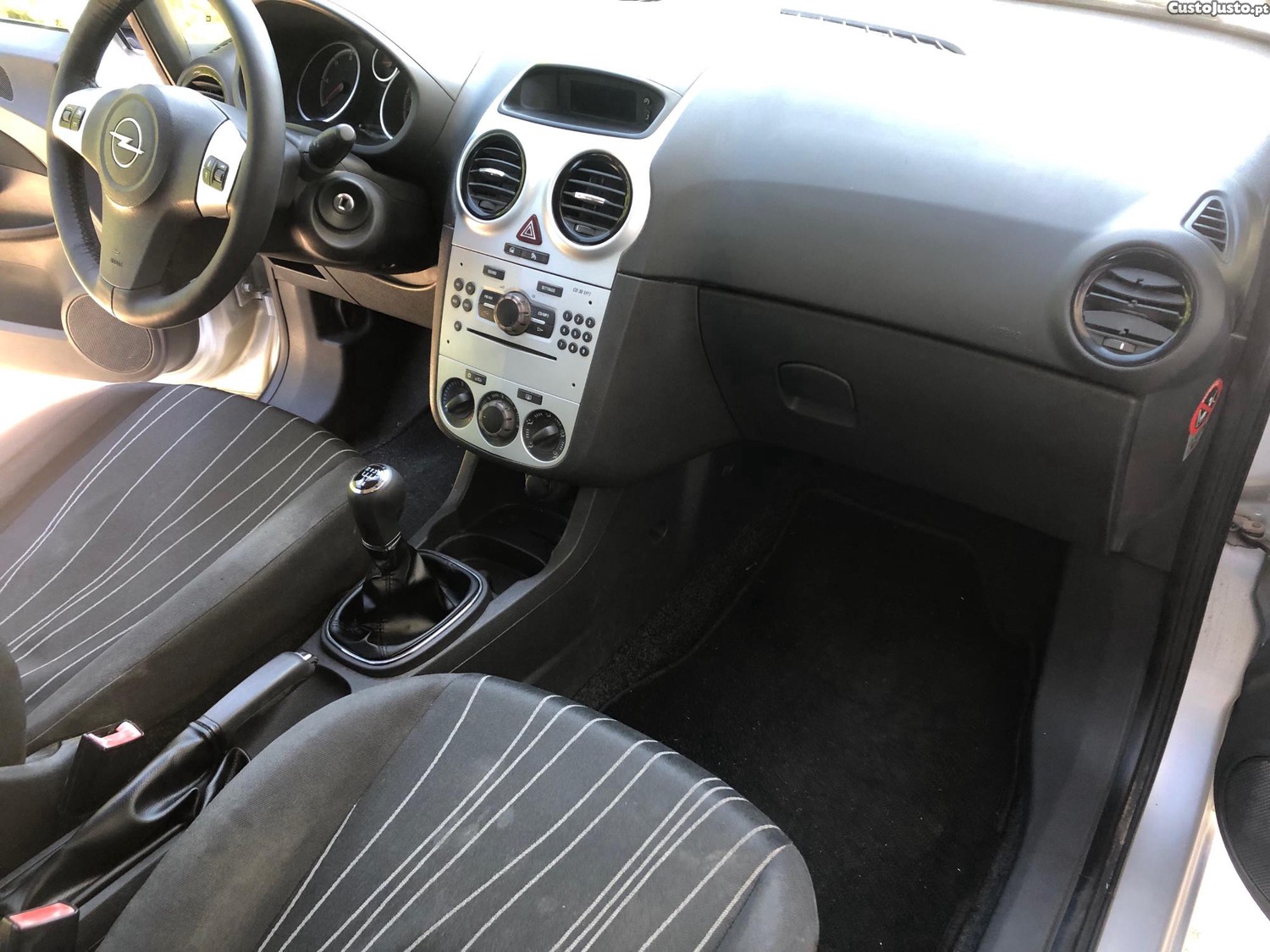 Opel Corsa 1.3 CDTi — fotografia 2