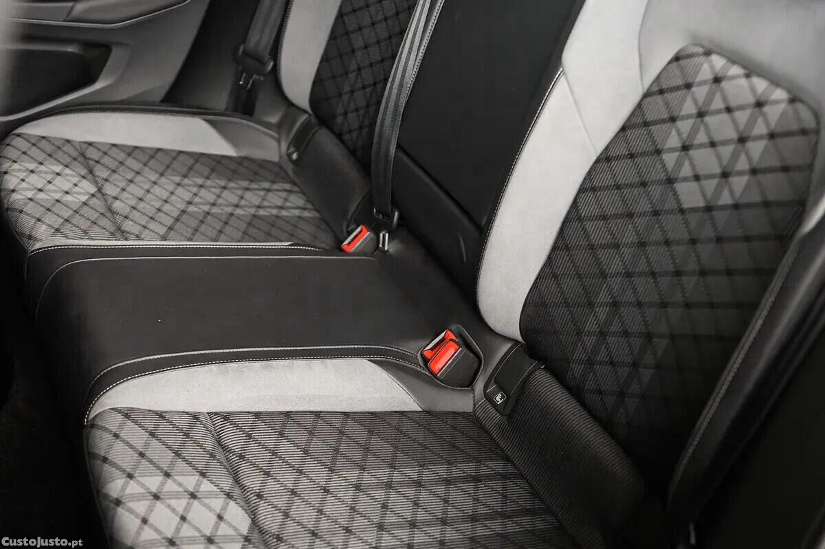 Volkswagen Golf 1.5 eTSI OPF DSG R-Line — fotografia 8
