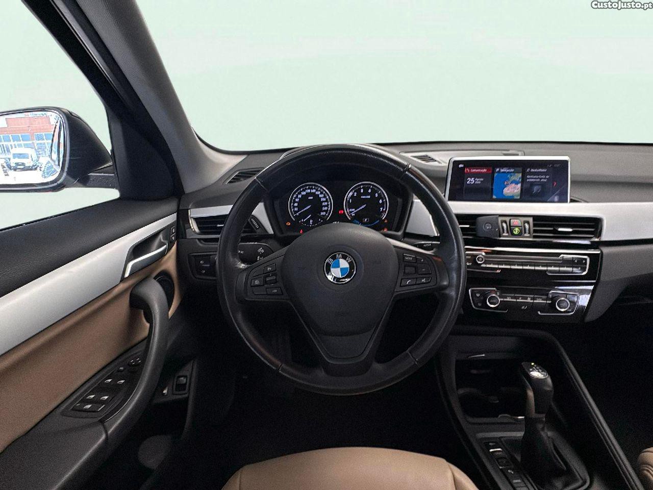BMW X1 25 e xDrive — fotografia 6