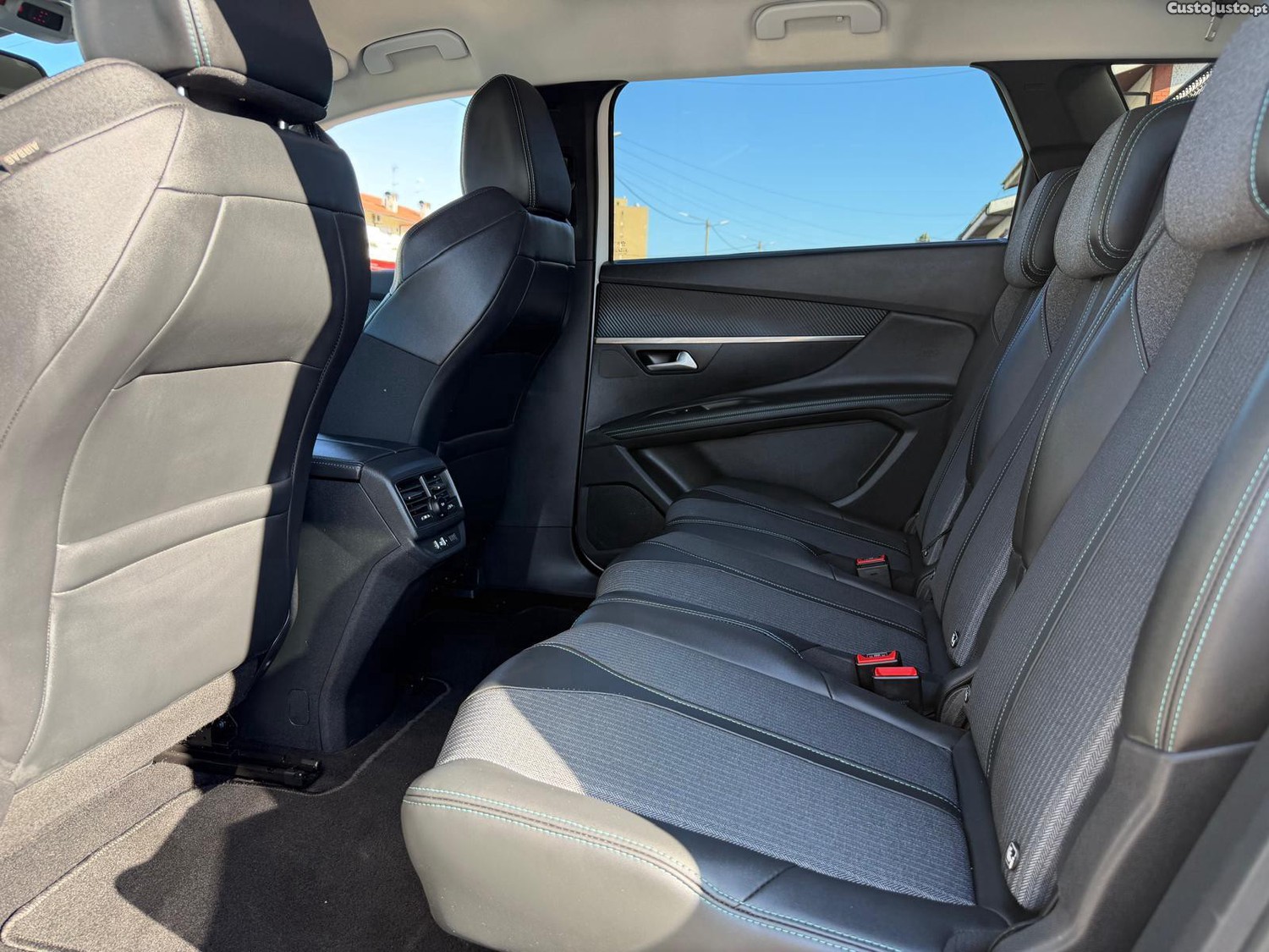 Peugeot 5008 1.5 BlueHDi Allure — fotografia 17