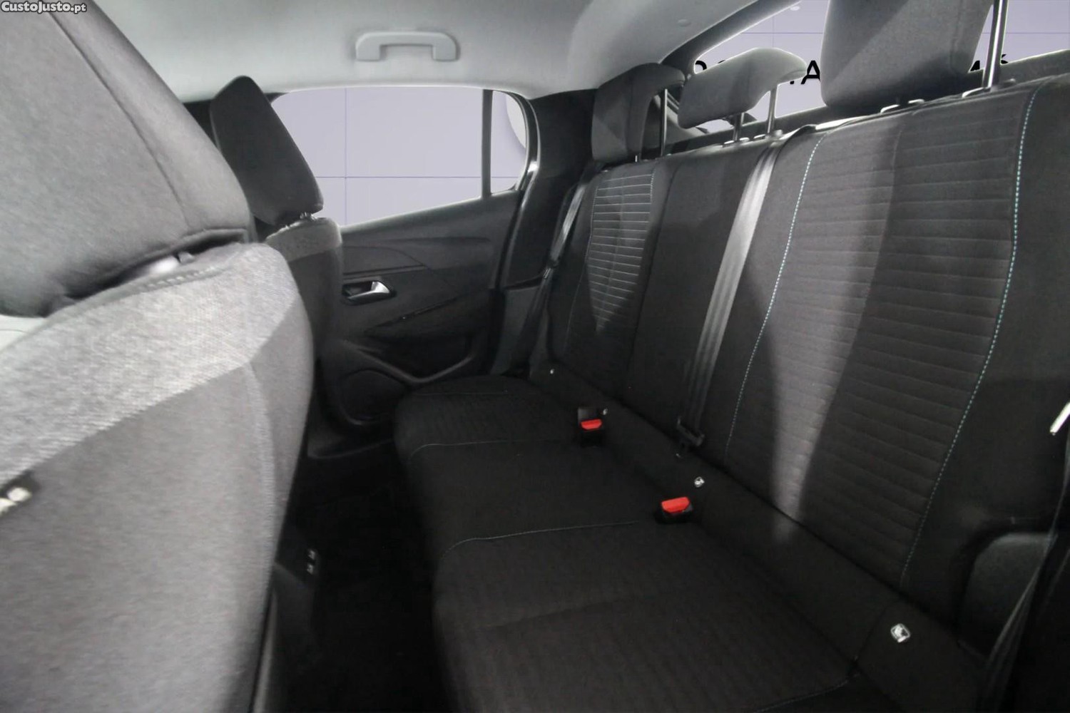 Peugeot e-208 50 kWh Style — fotografia 4