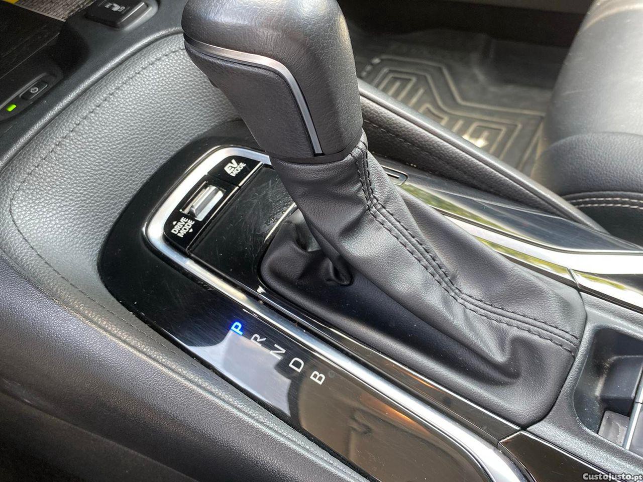 Toyota Corolla SD 1.8 Hybrid Luxury — fotografia 6