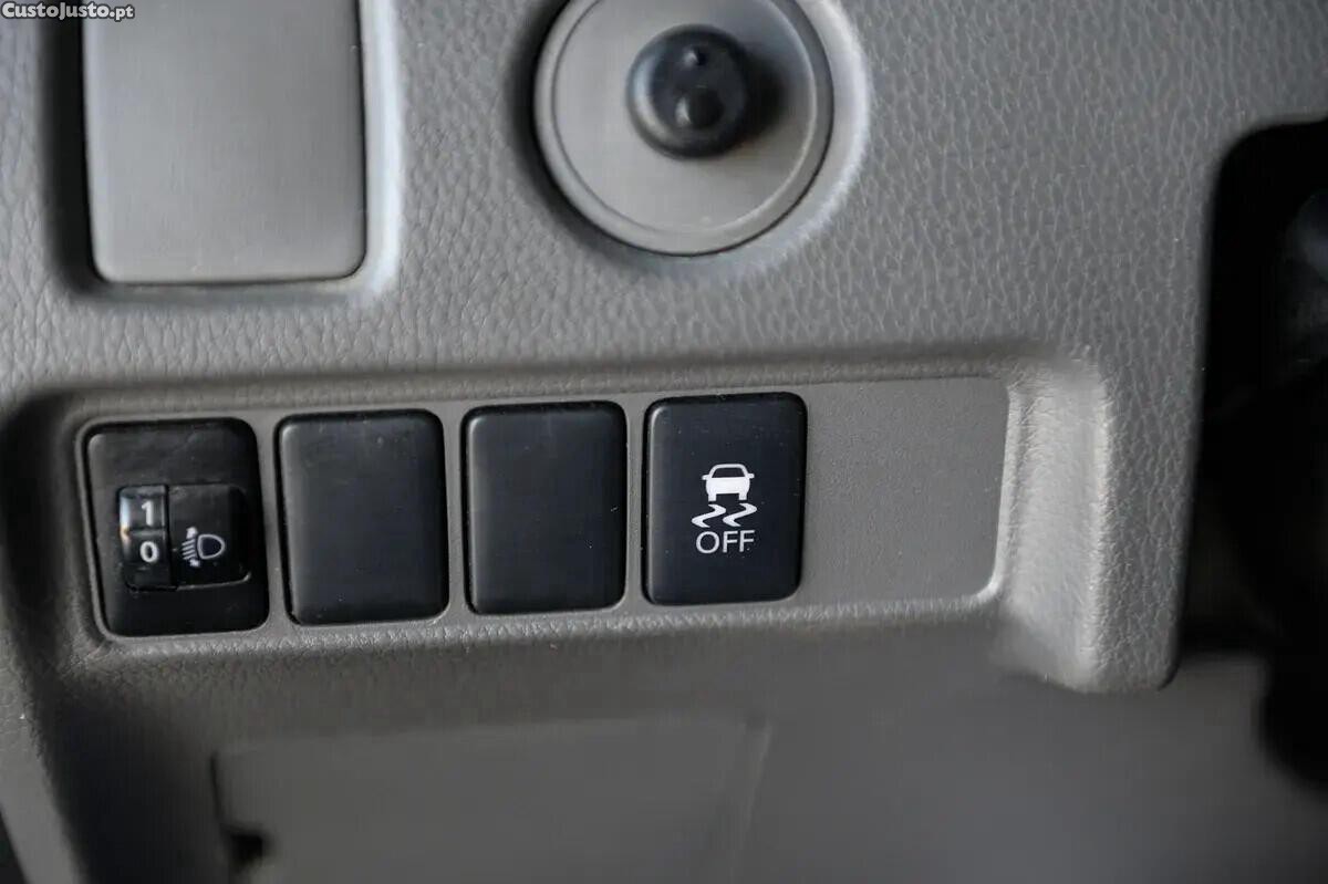 Mitsubishi L200 2.4 DI-D Club Invite Strakar Look 4WD — fotografia 4