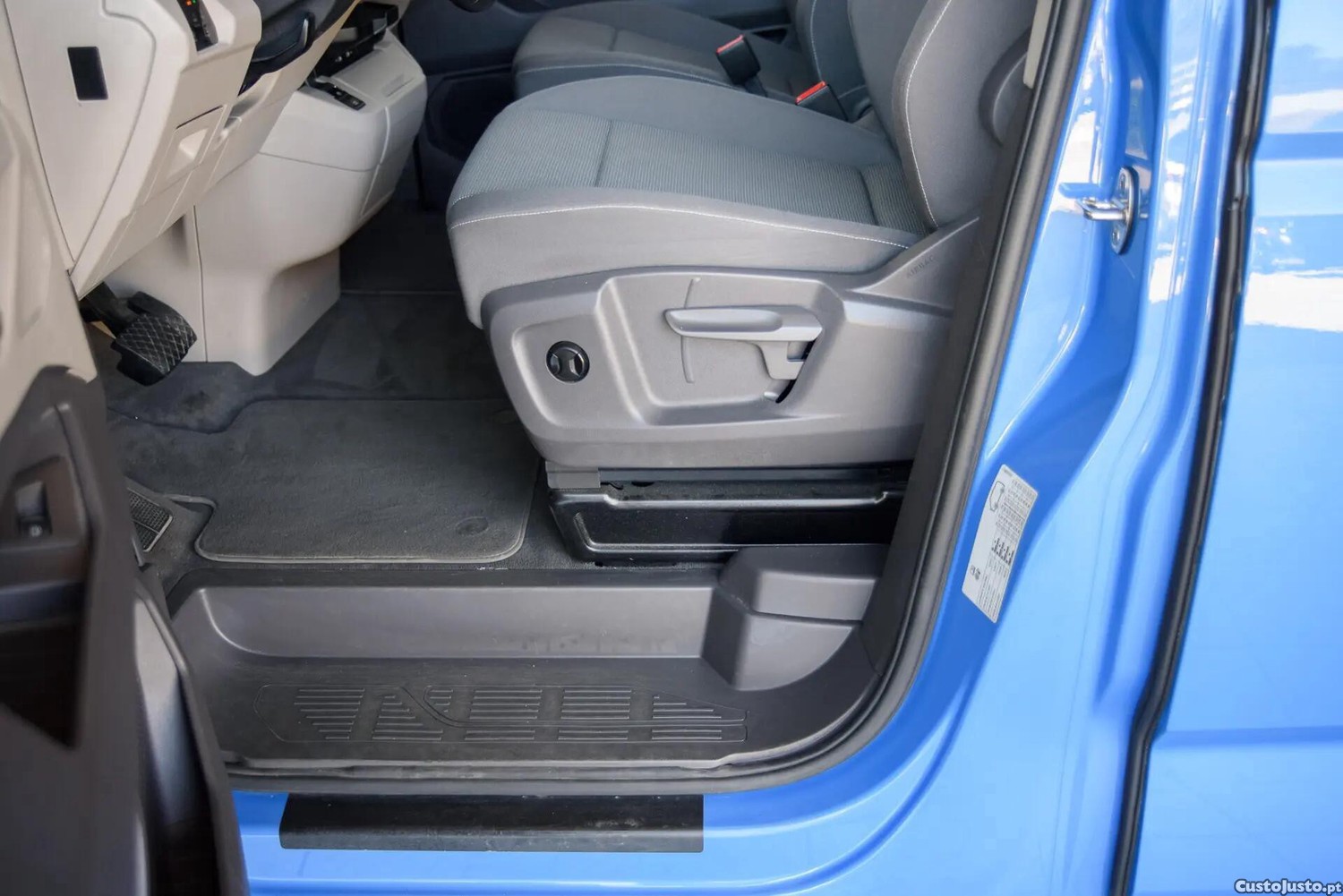 Volkswagen Multivan 1.4 TSI e-Hybrid Life DSG — fotografia 3