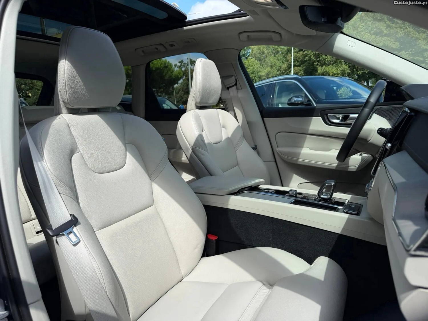 Volvo XC 60 2.0 T6 PHEV Ultimate Dark AWD — fotografia 10