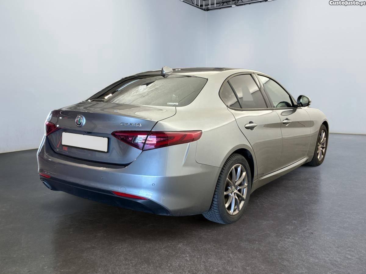 Alfa Romeo Giulia 2.2 D AT8 — fotografia 8