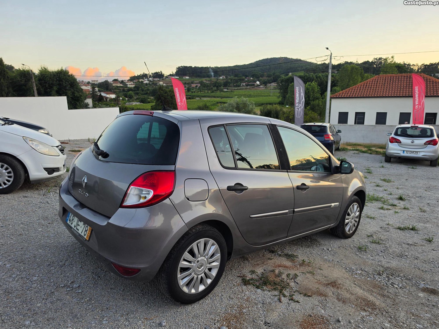 Renault Clio 1.2 16 VDinamique GPS muito novo — fotografia 11