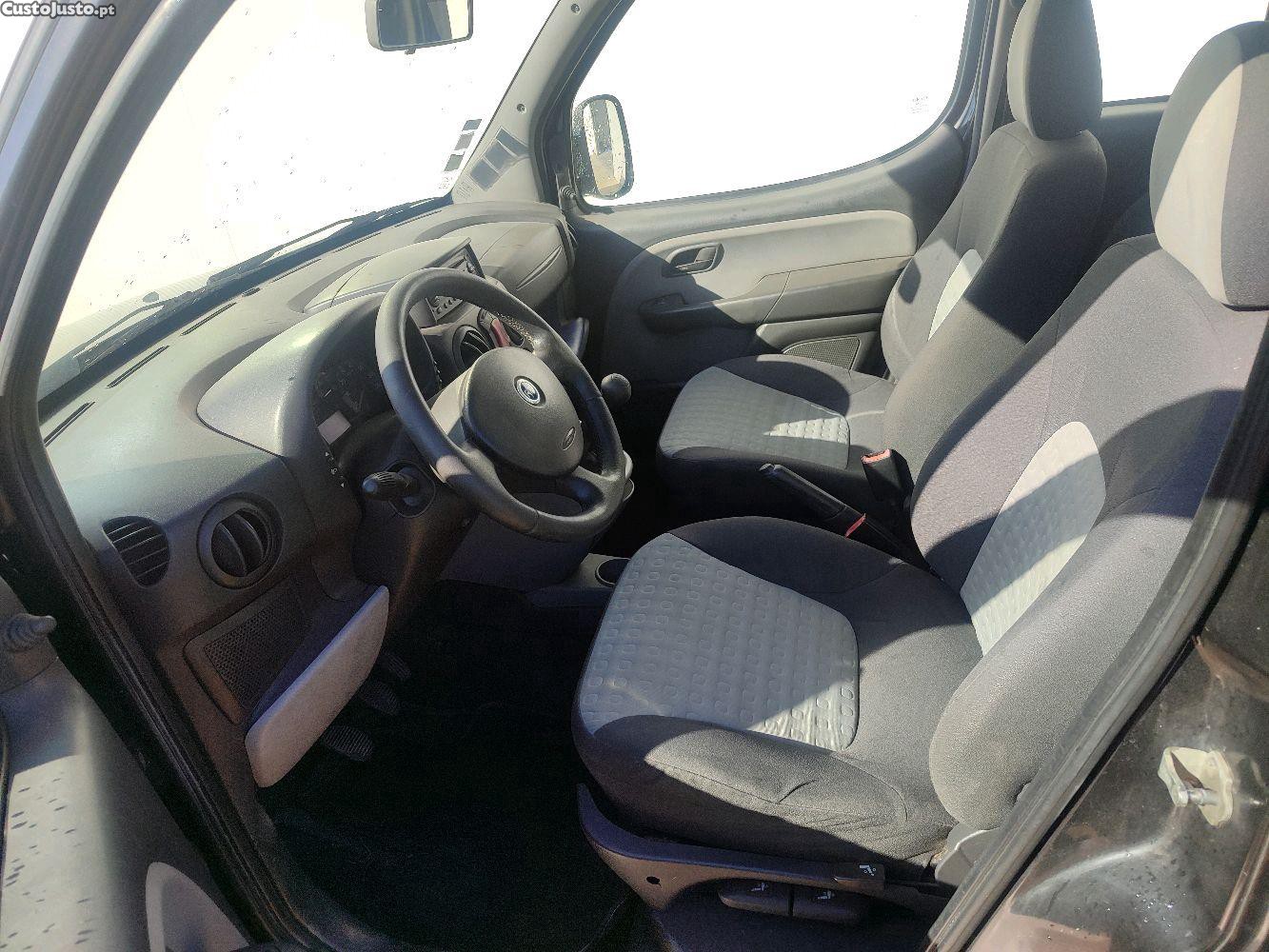 Fiat Doblo 1.3 MultiJet 7Lugares — fotografia 7