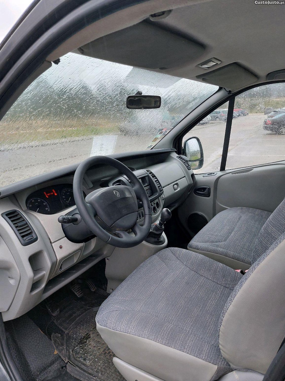 Renault Trafic 2.0 DCI A/C 6 Lugares CX fibrada — fotografia 3