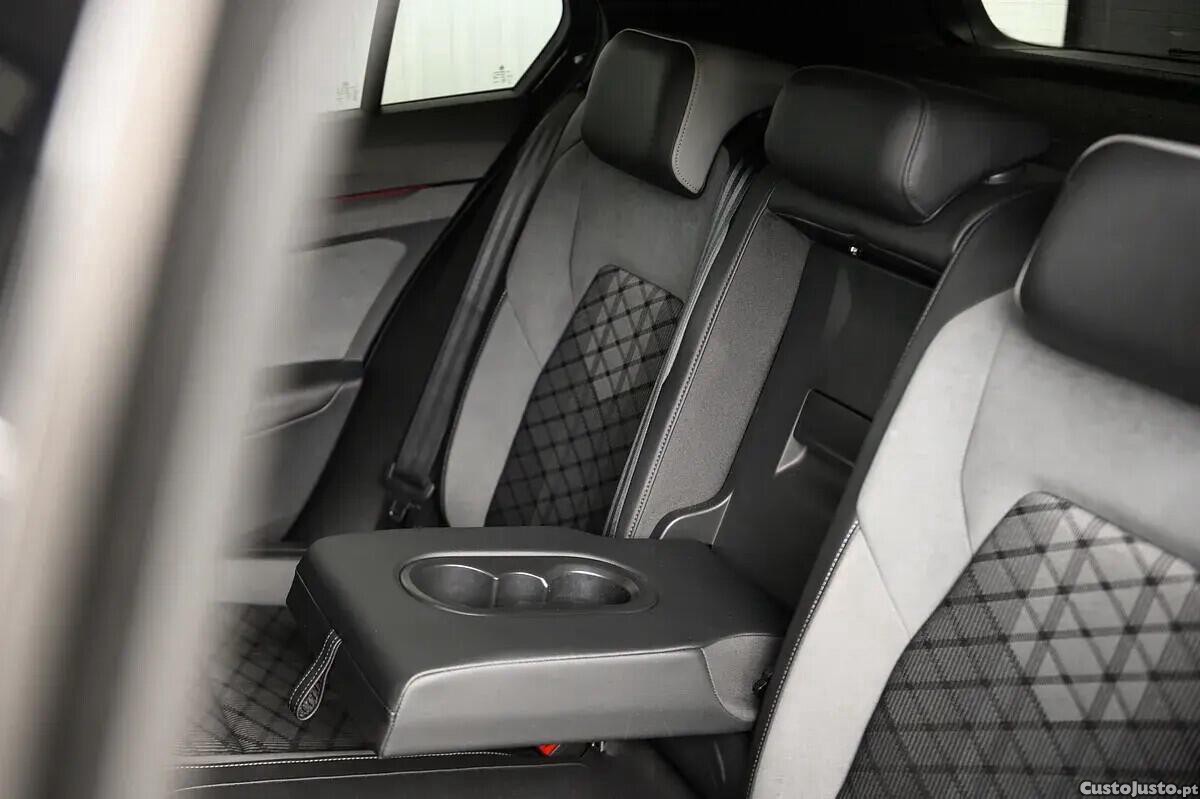 Volkswagen Golf 1.5 eTSI OPF DSG R-Line — fotografia 6