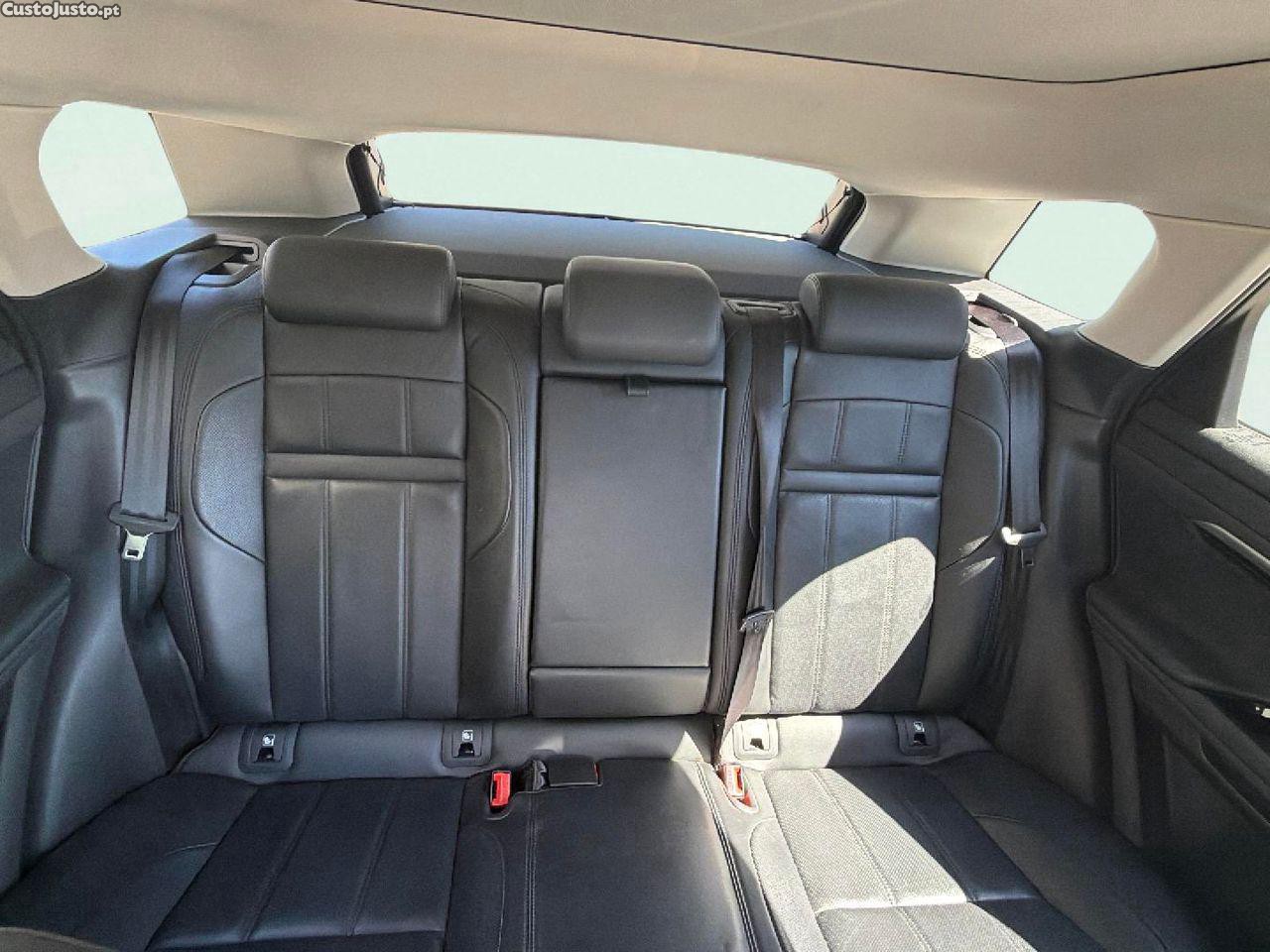 Land Rover Evoque 1.5 P300e AWD R-Dynamic S Auto — fotografia 3