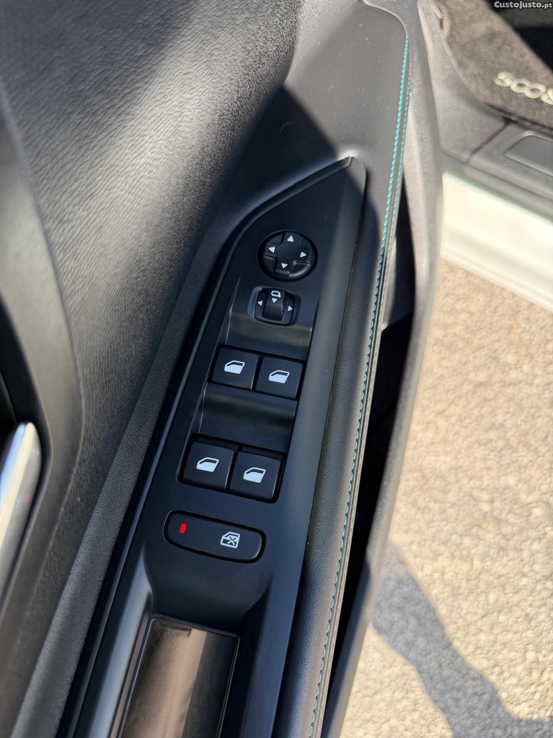 Peugeot 5008 1.5 BlueHDi Allure — fotografia 10