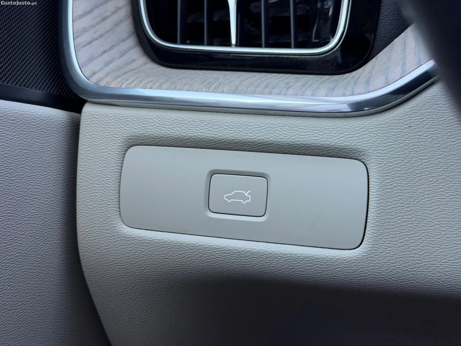 Volvo XC 60 2.0 B4 Plus Bright — fotografia 3