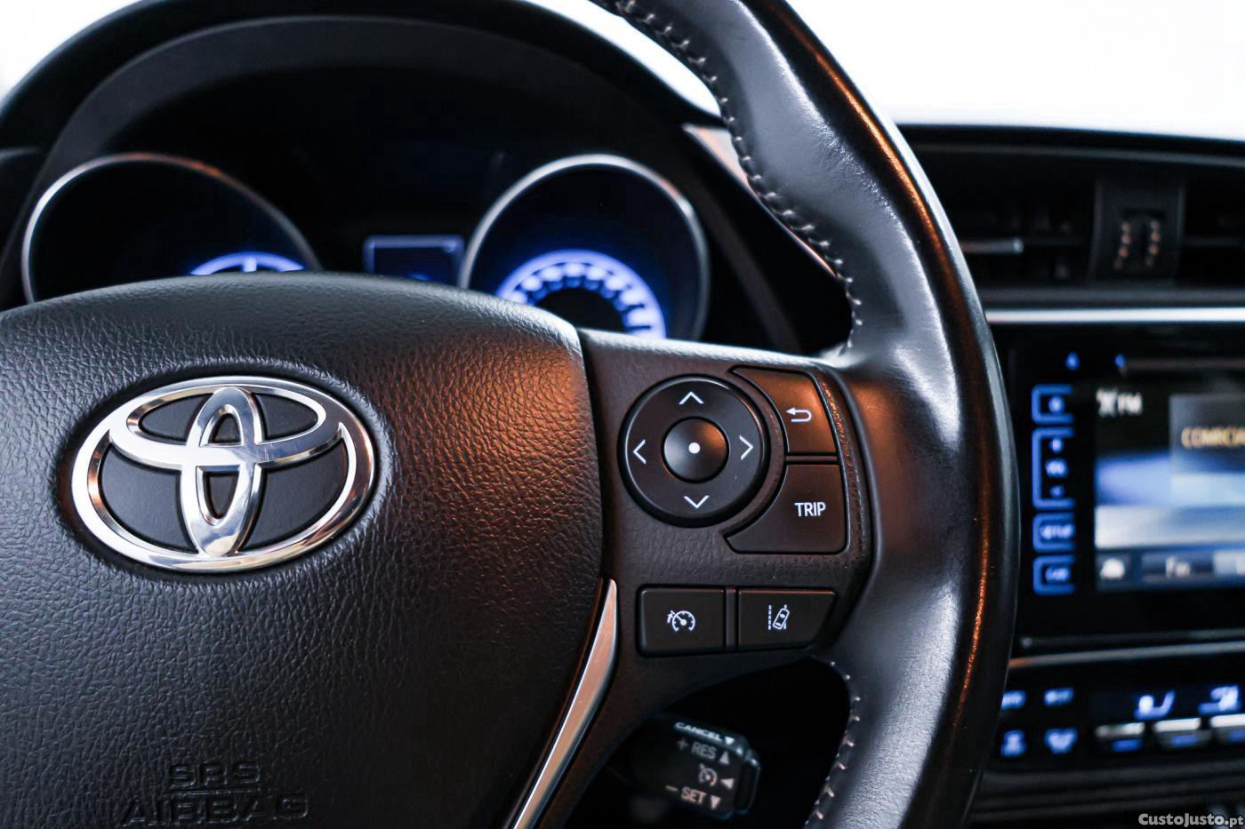 Toyota Auris 1.6 D-4D Executive — fotografia 6