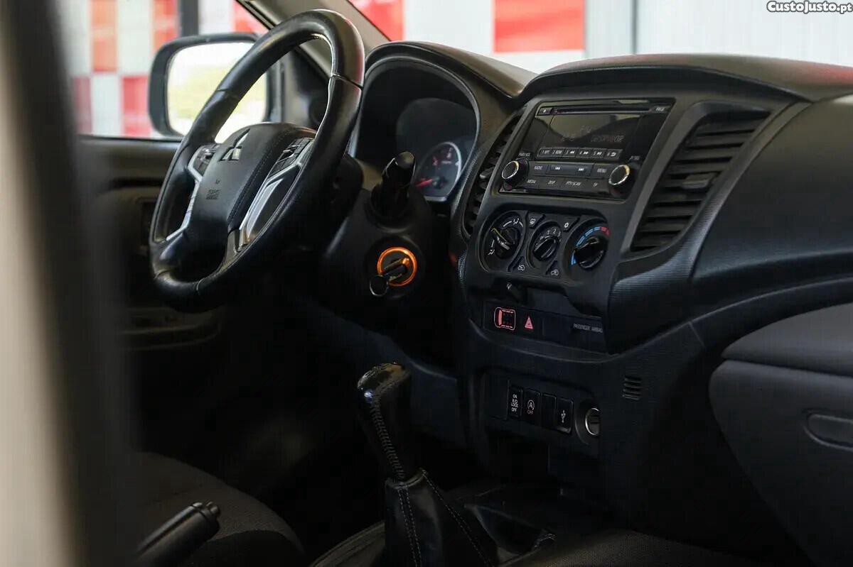 Mitsubishi L200 2.4 DI-D CD Invite 4WD — fotografia 14