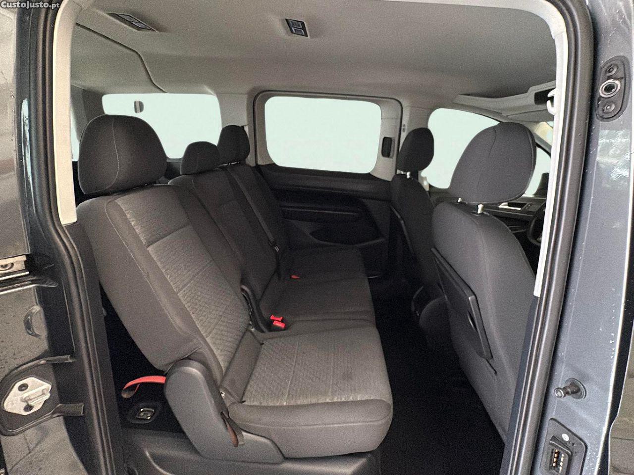Ford Tourneo 1.5 EcoBoost Titanium — fotografia 2