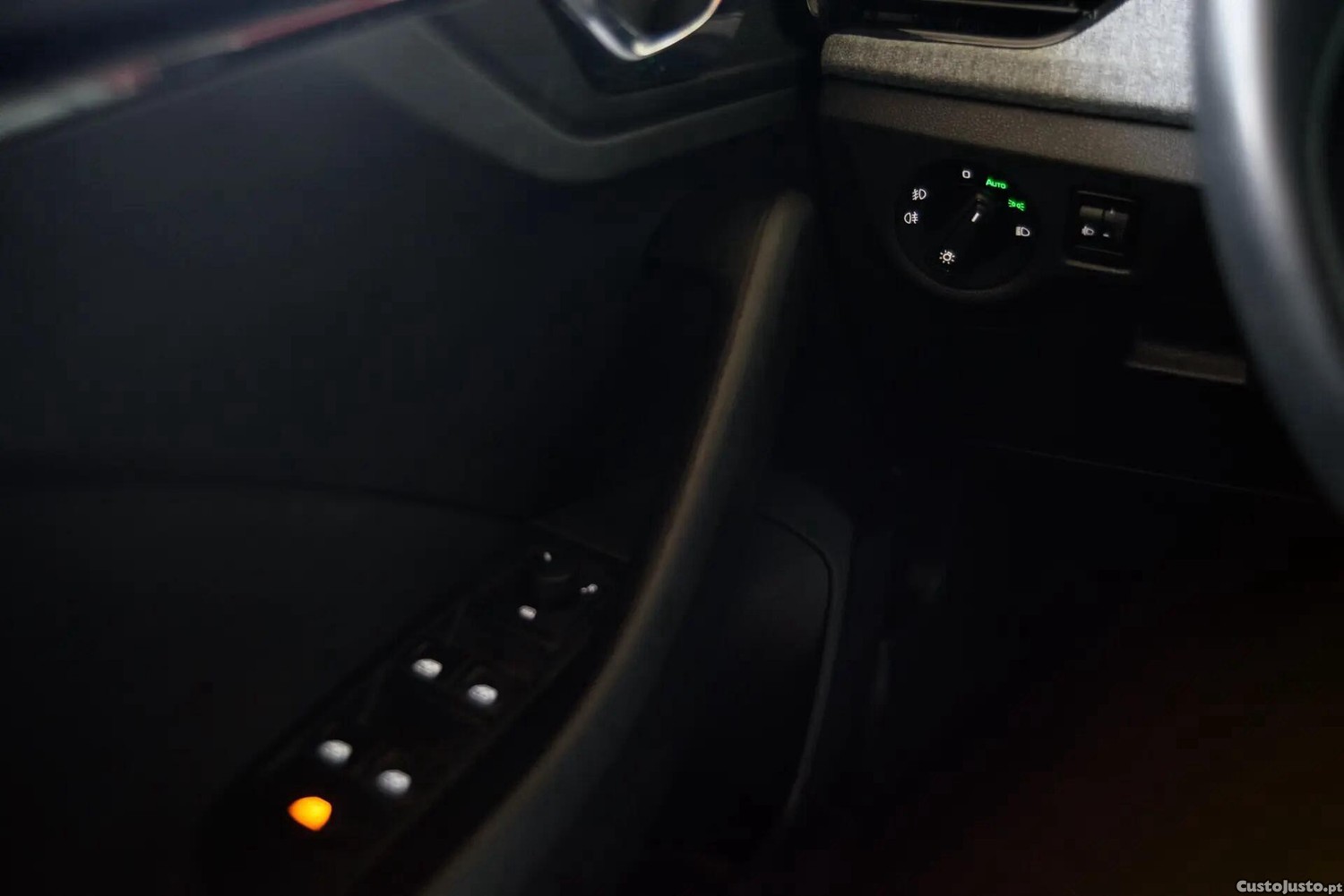 Skoda Kamiq 1.0 TSI Ambition DSG — fotografia 3