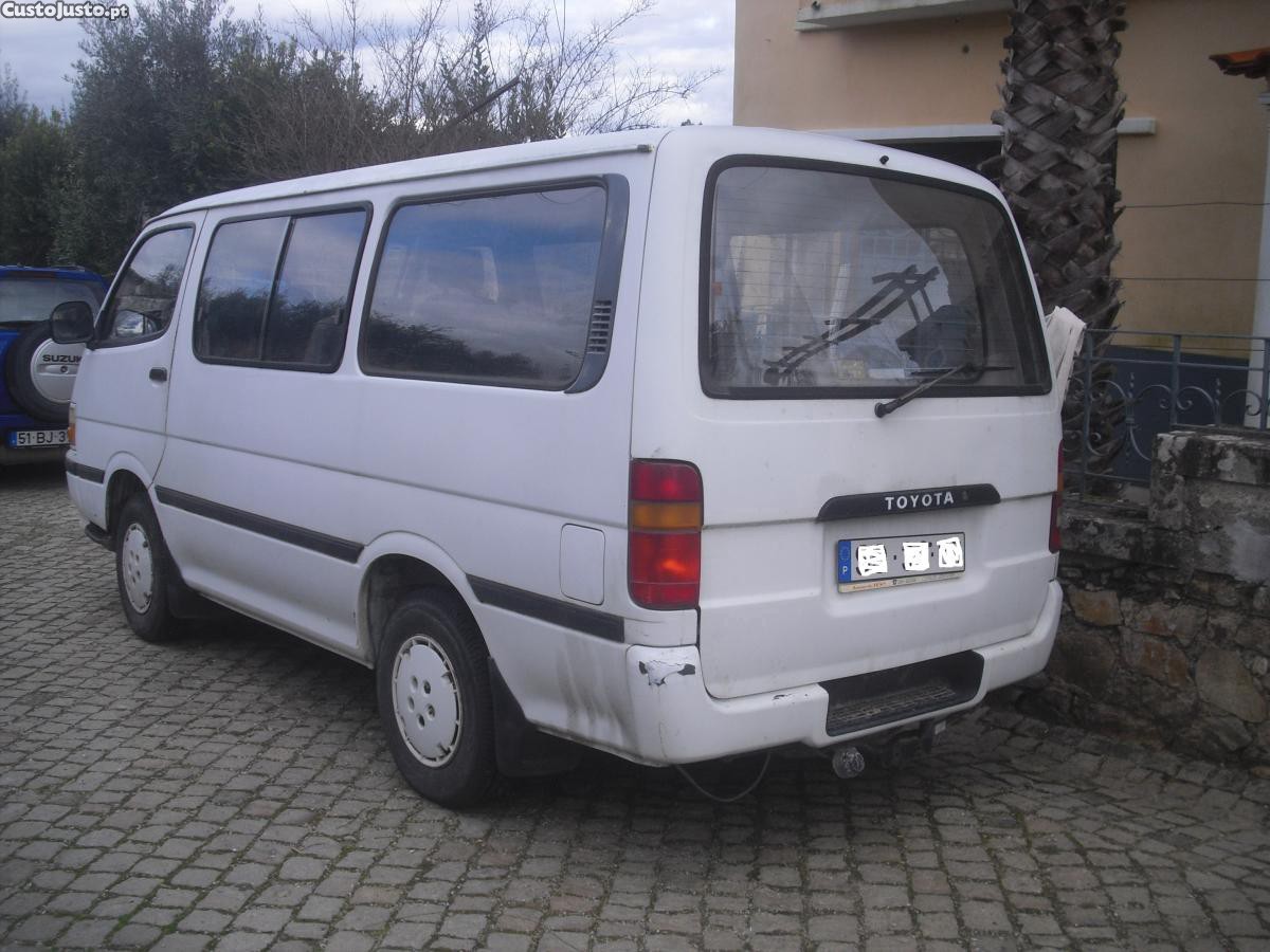 Toyota HiAce 2400 — photo 3
