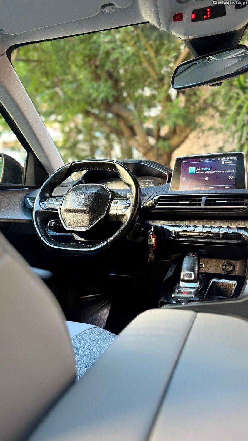 Peugeot 3008 1.2 PureTech Allure EAT8 — fotografia 3