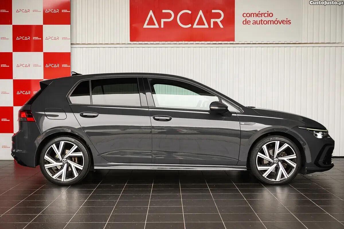 Volkswagen Golf 1.5 eTSI OPF DSG R-Line — fotografia 30