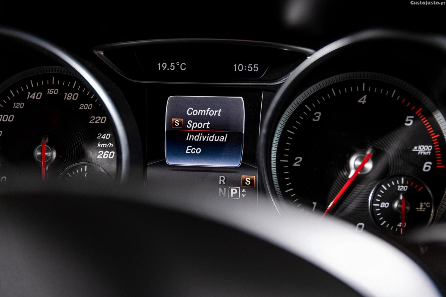 Mercedes-Benz CLA 200 d Urban Aut. — fotografia 12