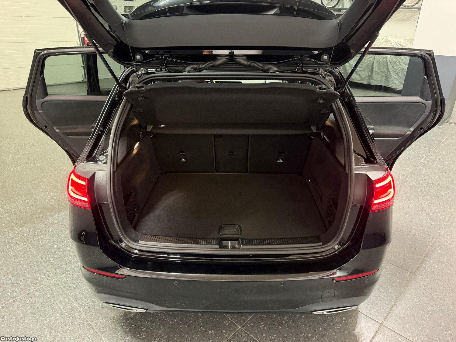 Mercedes-Benz B 180 d AMG Line Aut. — fotografia 7