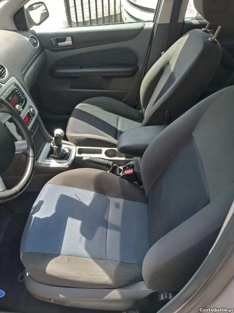 Ford Focus 1.6 tdci connection — fotografia 7