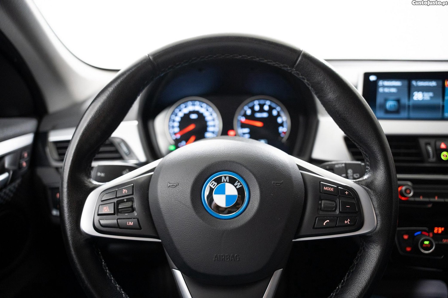BMW X1 25 e xDrive Corporate Edition — fotografia 16