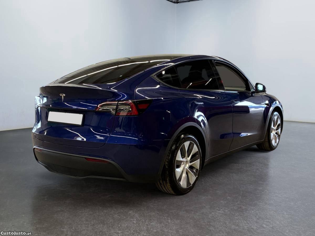 Tesla Model Y Standard RWD — fotografia 11