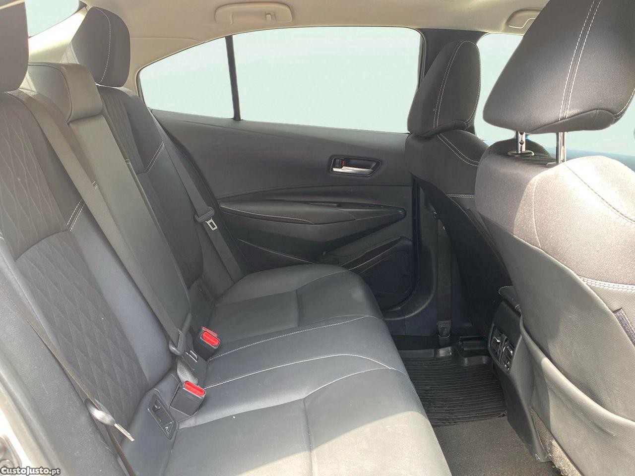 Toyota Corolla SD 1.8 Hybrid Luxury — fotografia 3
