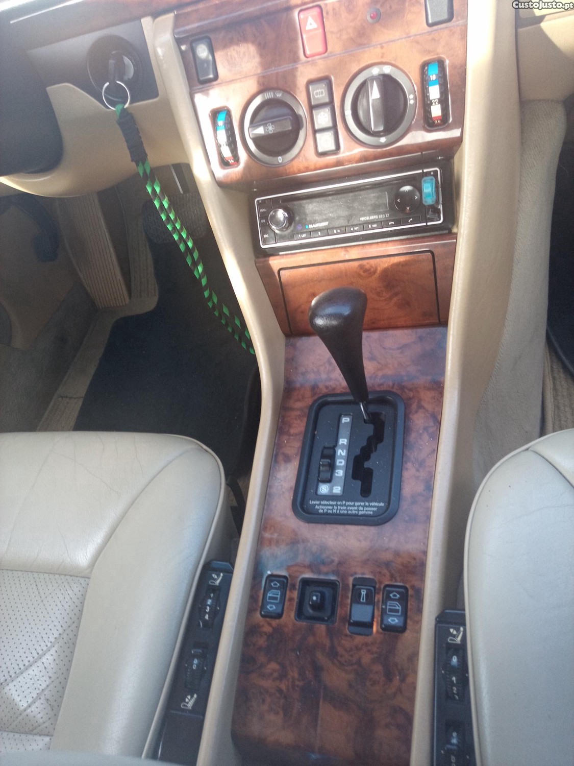 Mercedes-Benz Classe E CE230 — fotografia 6