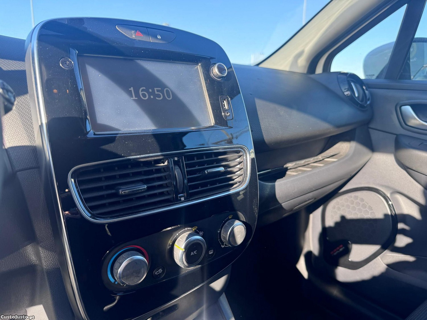 Renault Clio 0.9 TCE Limited — fotografia 5