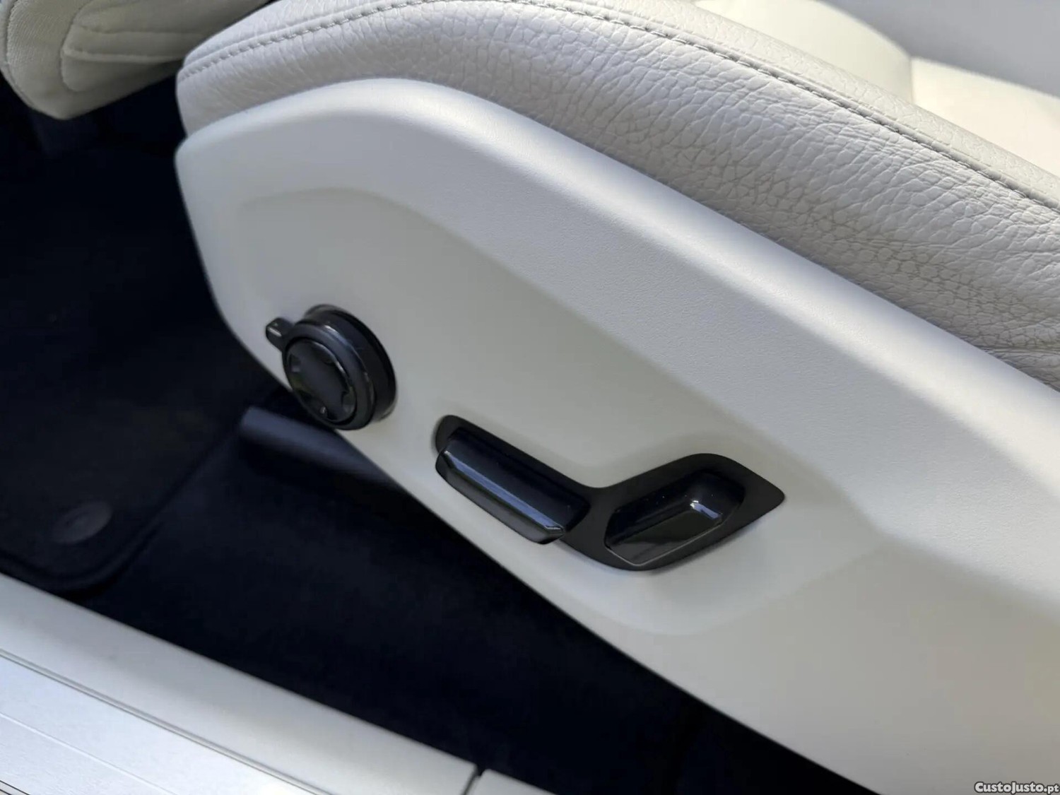 Volvo XC 60 2.0 T6 PHEV Ultimate Dark AWD — fotografia 13