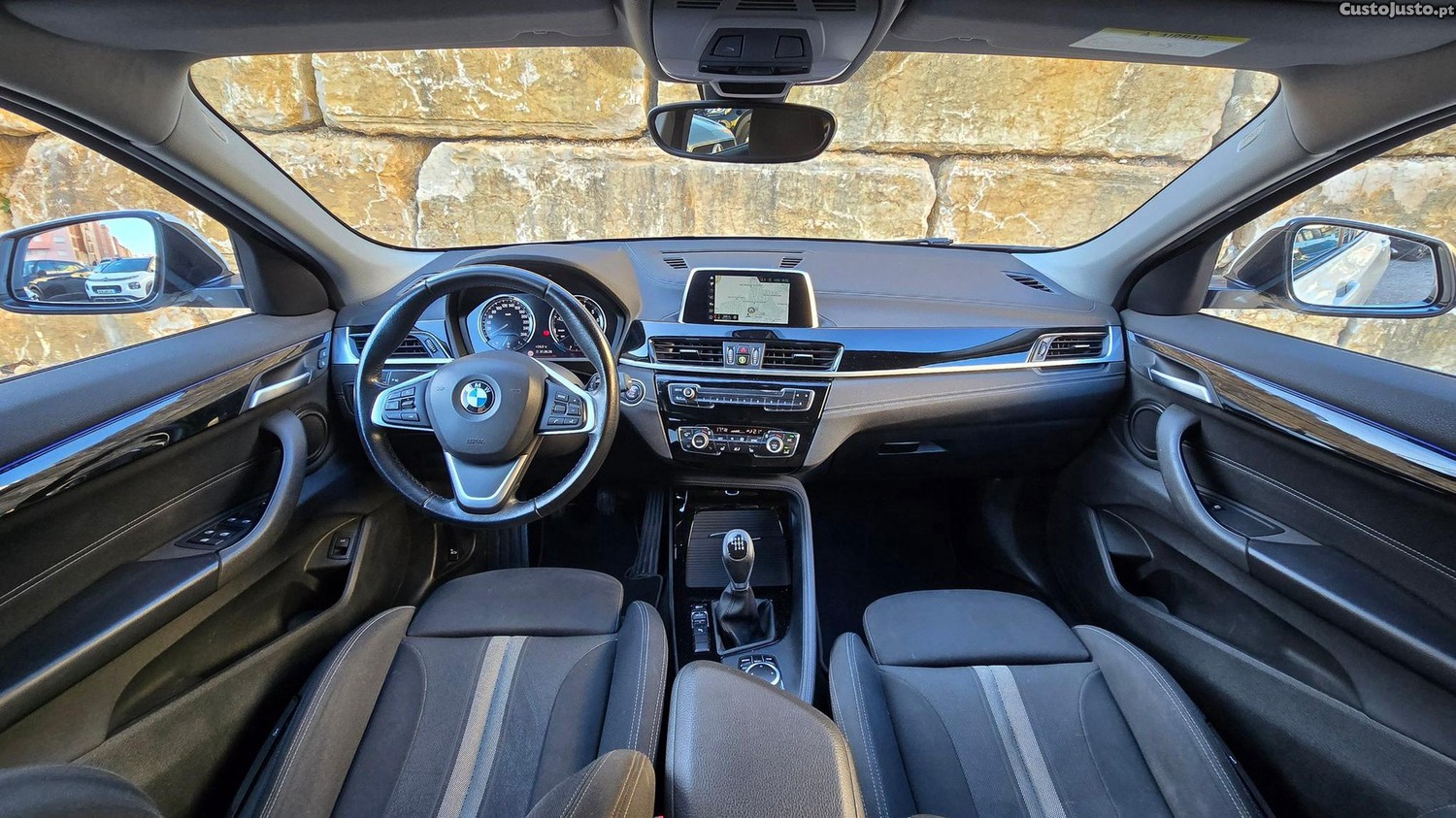 BMW X2 18 i sDrive Advantage — fotografia 22