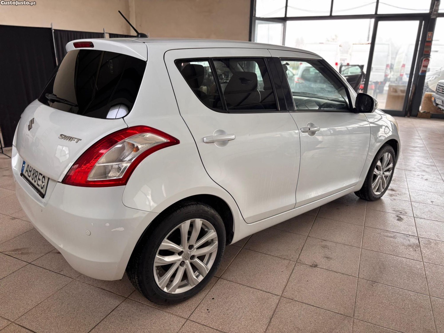 Suzuki Swift 2015 - 15 — photo 4