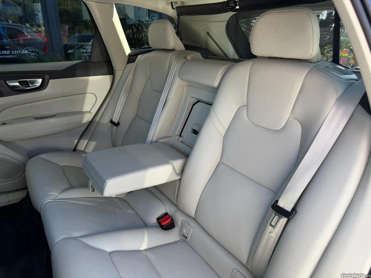 Volvo XC 60 2.0 B4 Plus Bright — fotografia 9