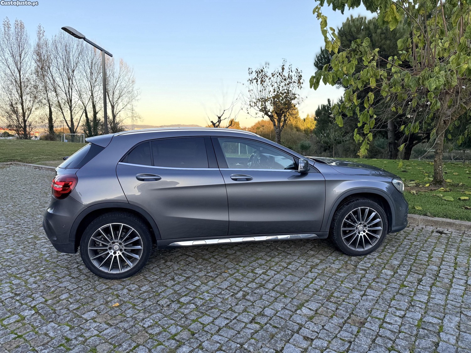 Mercedes-Benz GLA 180 180 AMG LINE — fotografia 8