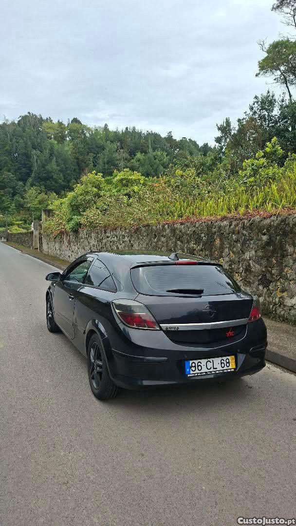 Opel Astra Gtc — fotografia 9