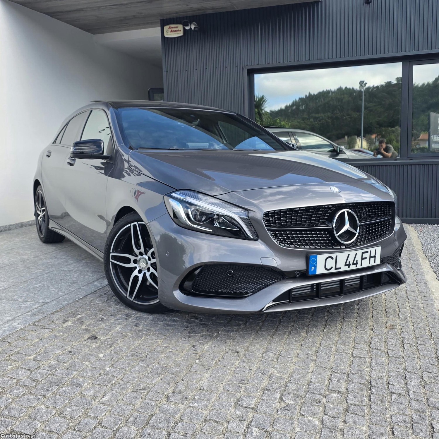Mercedes-Benz A 200 d AMG Line Aut. — fotografia 22
