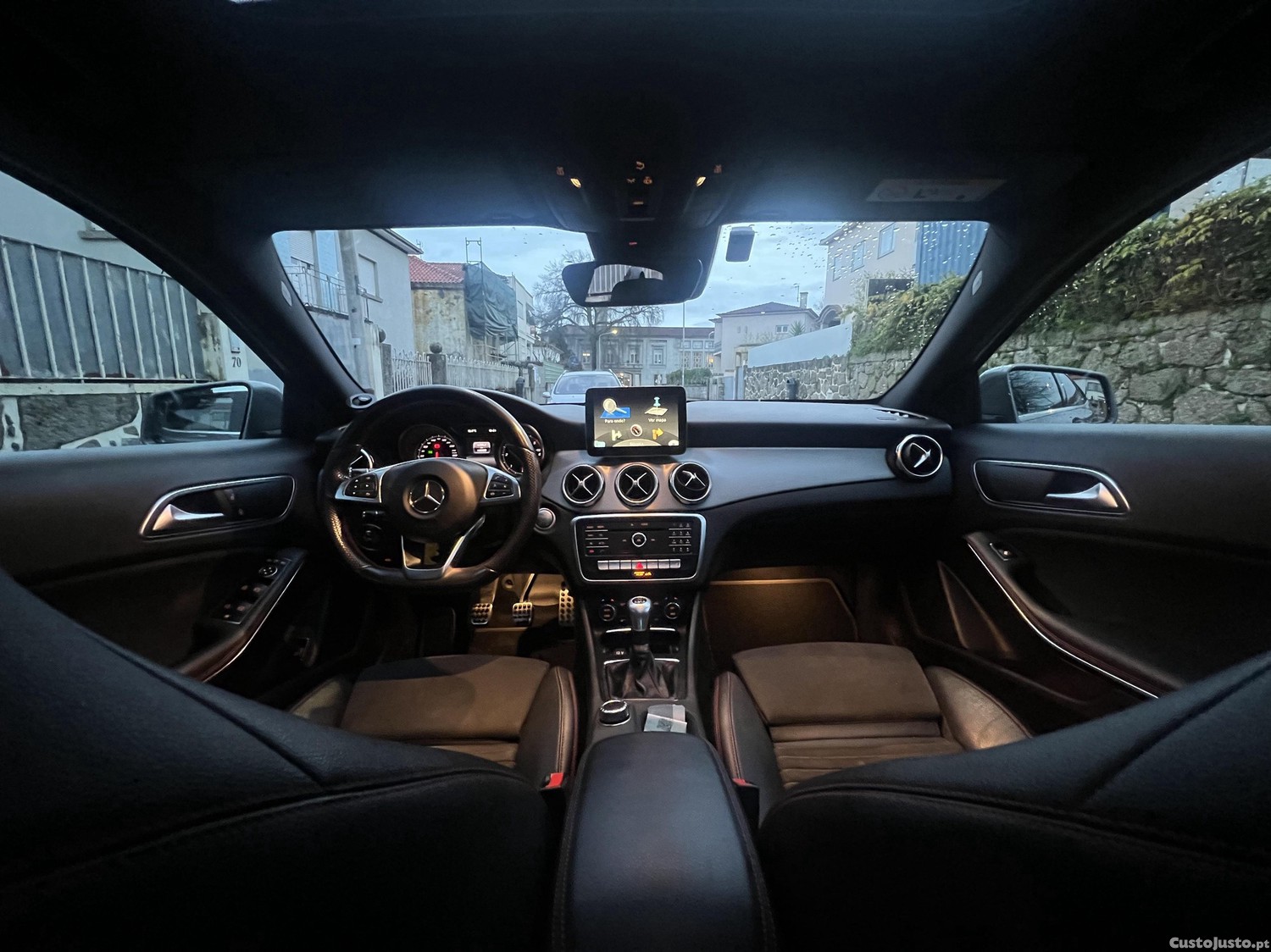 Mercedes-Benz GLA 180 180 AMG LINE — fotografia 2