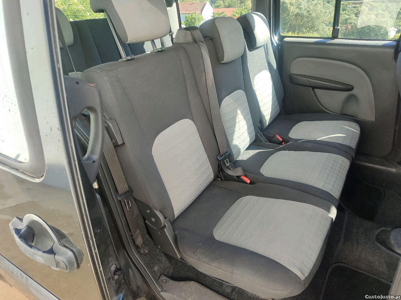 Fiat Doblo 1.3 MultiJet 7Lugares — fotografia 4