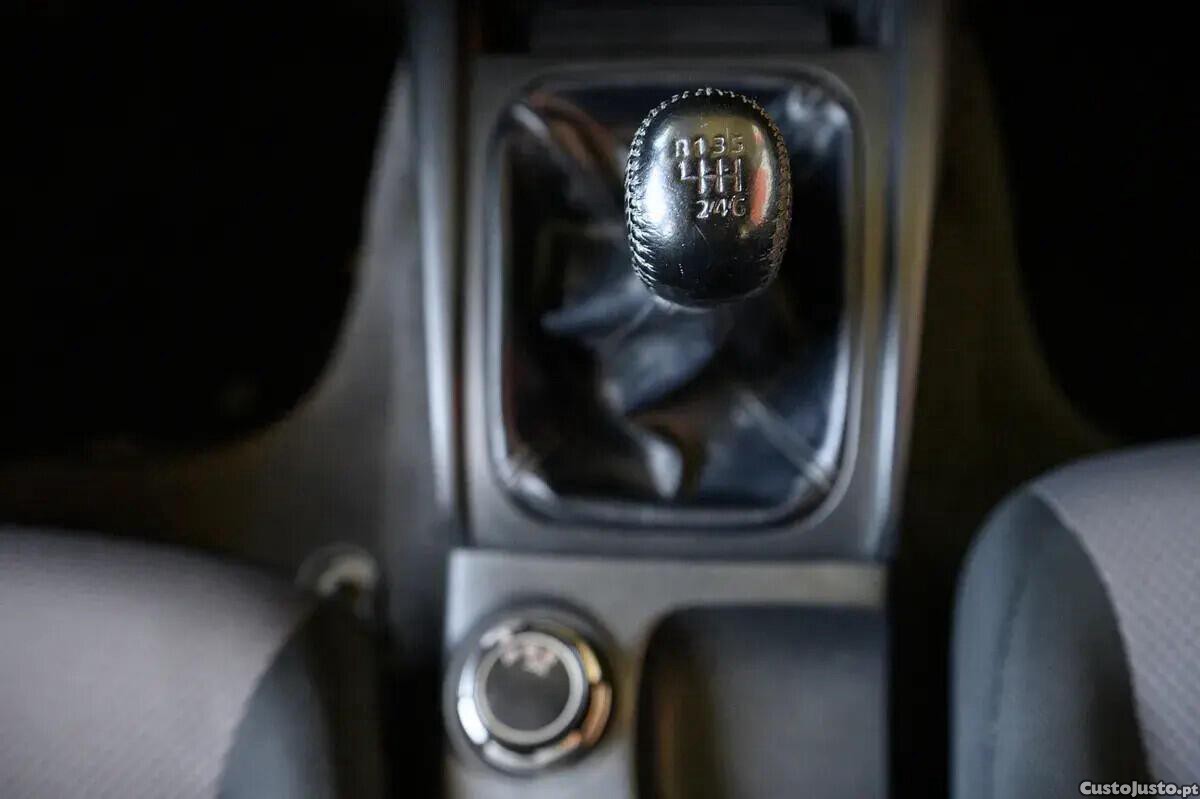 Mitsubishi L200 2.4 DI-D CD Invite 4WD — fotografia 4