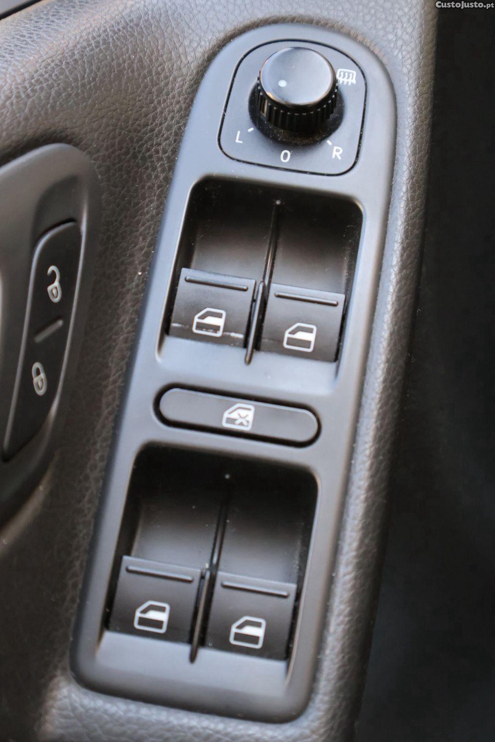 Volkswagen Golf 2.0 Tdi 5 Portas — fotografia 12