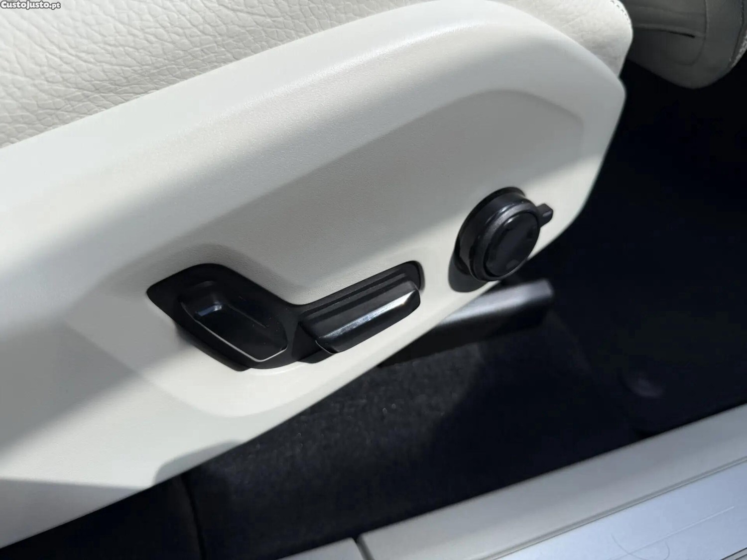 Volvo XC 60 2.0 T6 PHEV Ultimate Dark AWD — fotografia 9